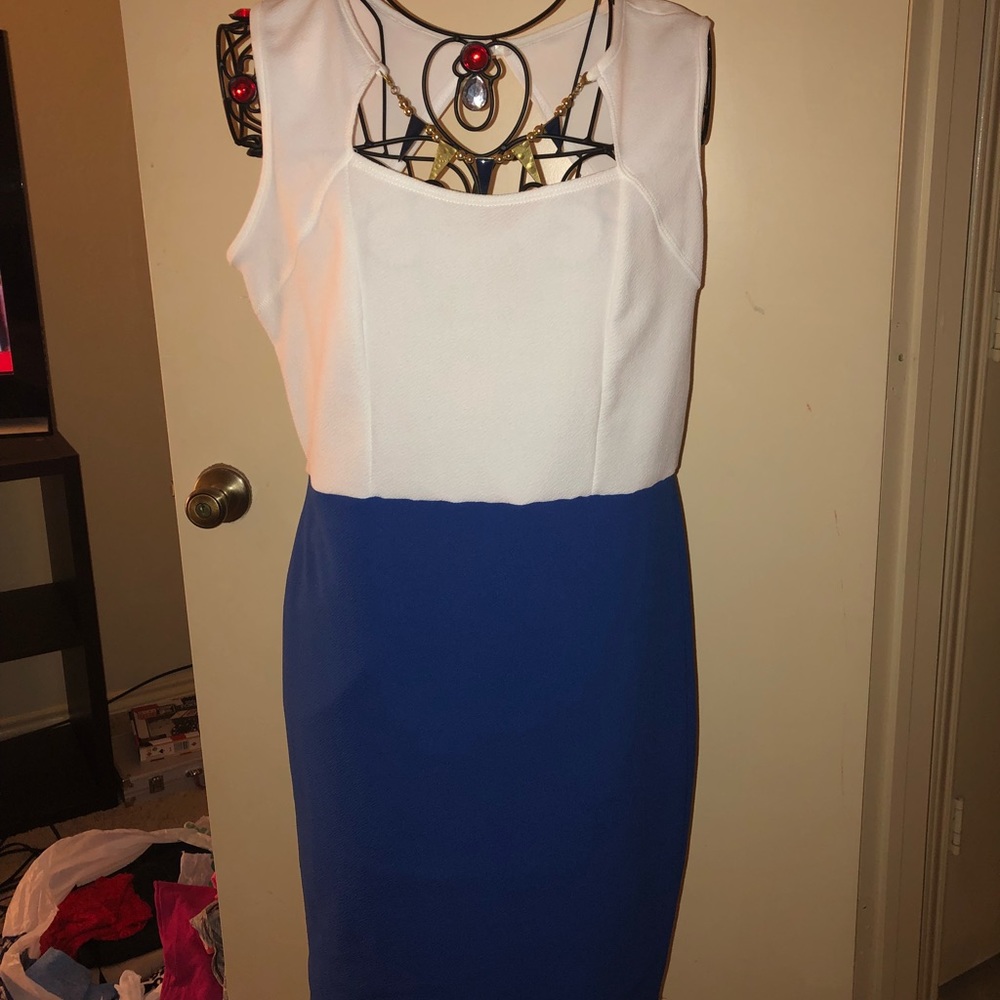 Dress - Picture 2 of 4